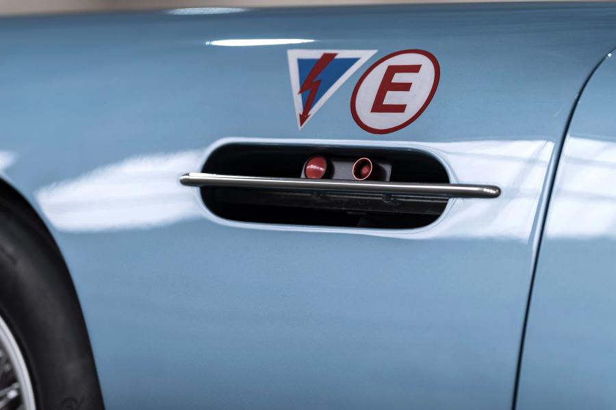 Детали экстерьера Aston Martin DB4 GT Continuation 2017 года  (UK) (фото 62 из 90)